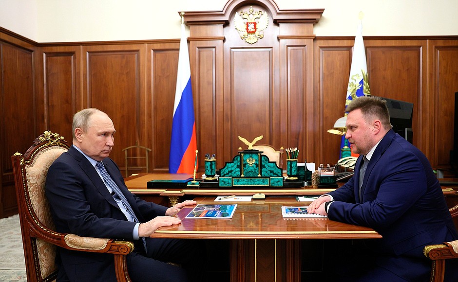 Состоялась рабочая встреча Президента России Владимира Путина с главой Русгидро Виктором Хмариным
